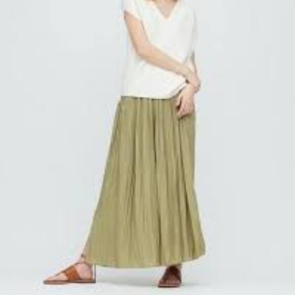 Uniqlo Pants - Uniqlo sage green washer satin skirt pants